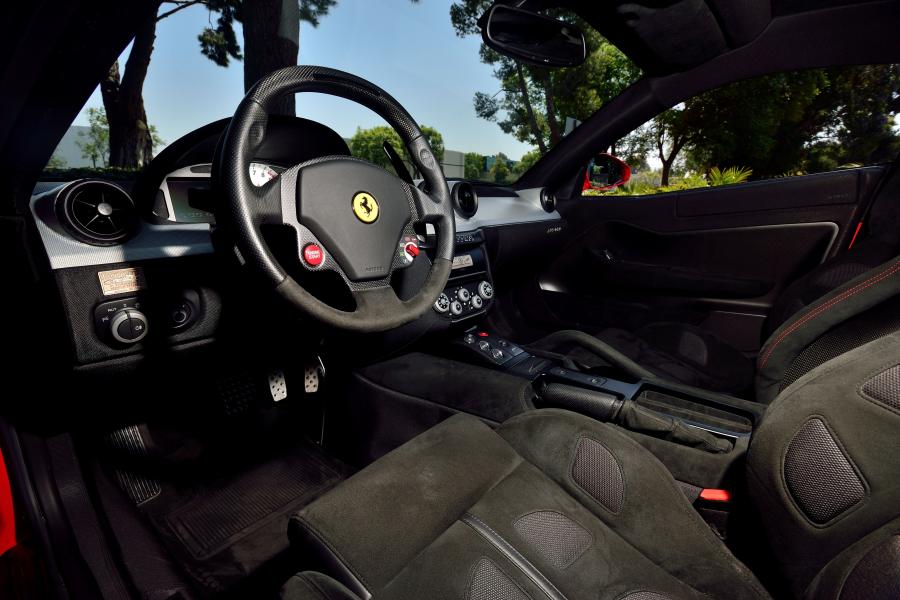 Интерьер Ferrari 599 GTB 60F1 2011 года  (фото 21 из 22)